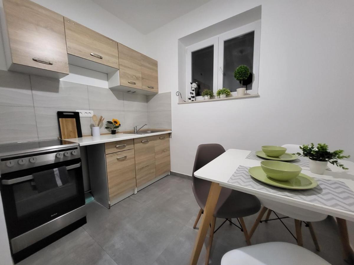 Cozy Apartment With Balcony 10 Min From The Beach Рийека Екстериор снимка